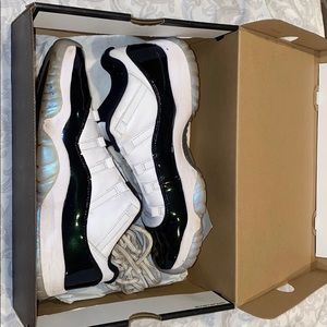 Jordan 11 low “Iridescent” sz 10.5